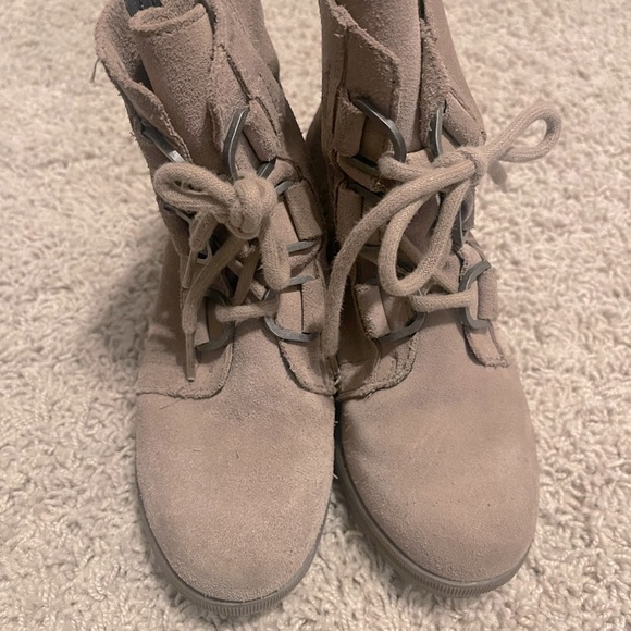 Sorel Joan of Arctic Wedge II Waterproof Bootie. Kids size 2 - Picture 3 of 4